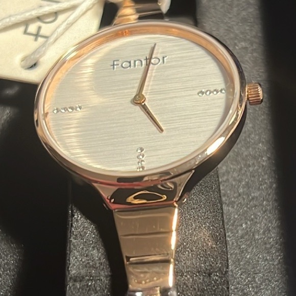 Designer - 👩🎨 Fantor Women’s Luxury Waterproof Bracelet Watch - Rose Gold - Picture 11 of 13